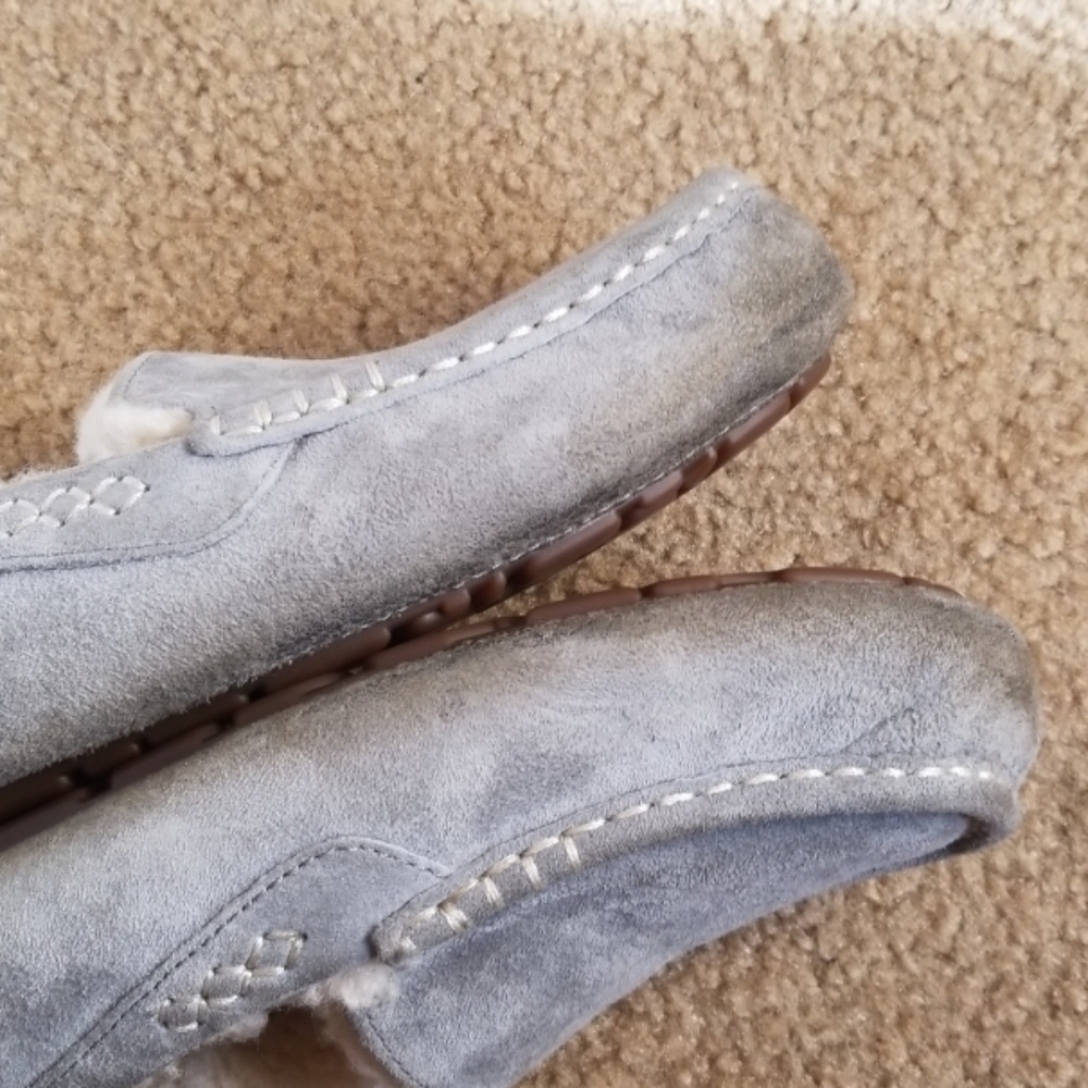 UGG Slippers - Picture 5 of 8